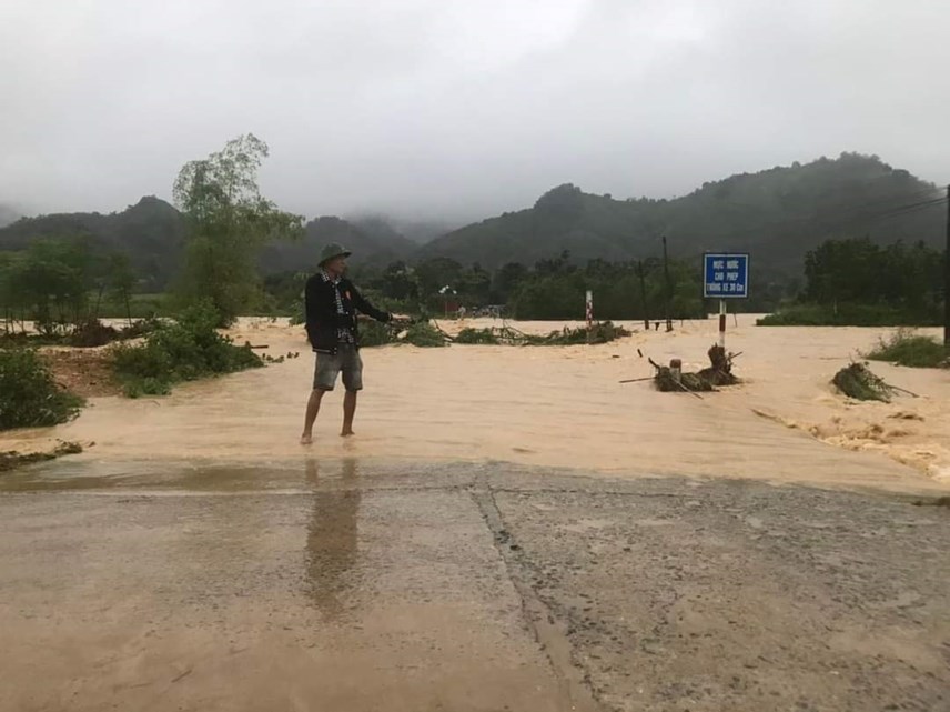 Nhiều huyện miền núi ở Thanh Hóa bị ngập, chia cắt do mưa lớn